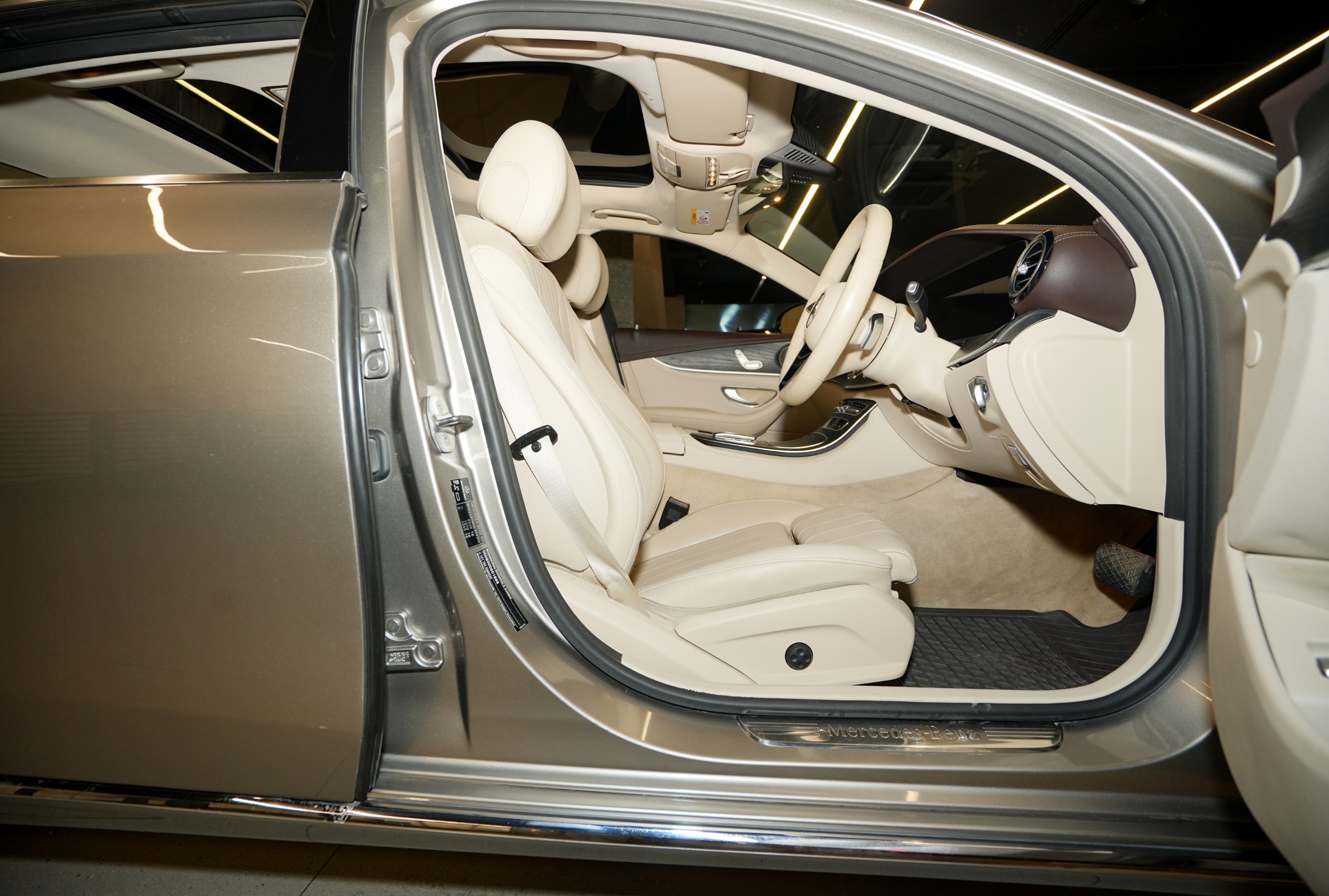 Mercedes-Benz E-Class  E220d Exclusive
